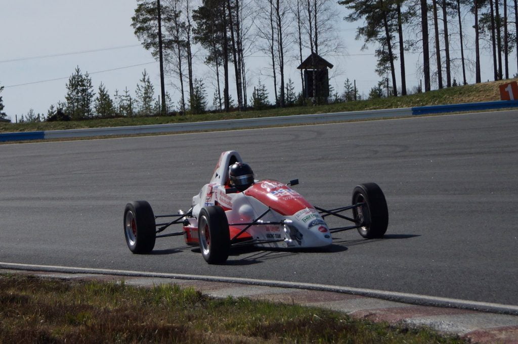 26-vuotias oululainen Henri Naasko liittyy HMH Racingin vahvuuteen tulevalle kaudelle.